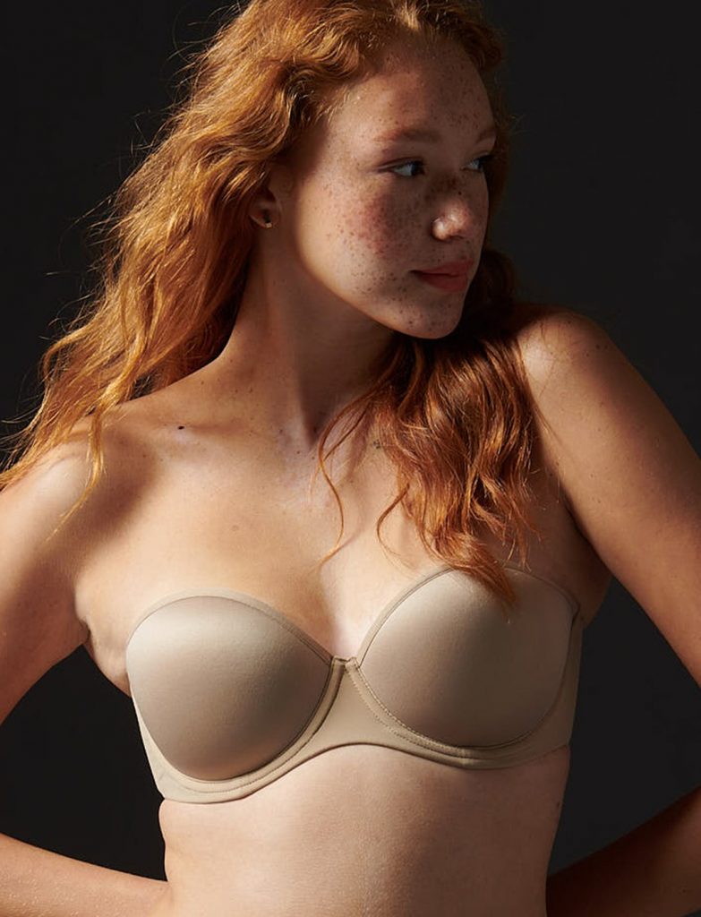 Woman wearing a strapless bra
