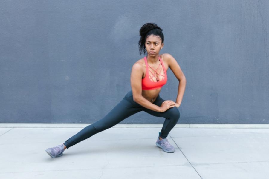 A women wearing a c cup size sports bra