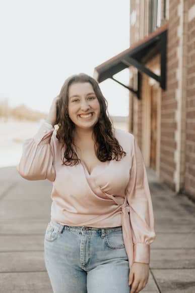 Woman wearing a pink top