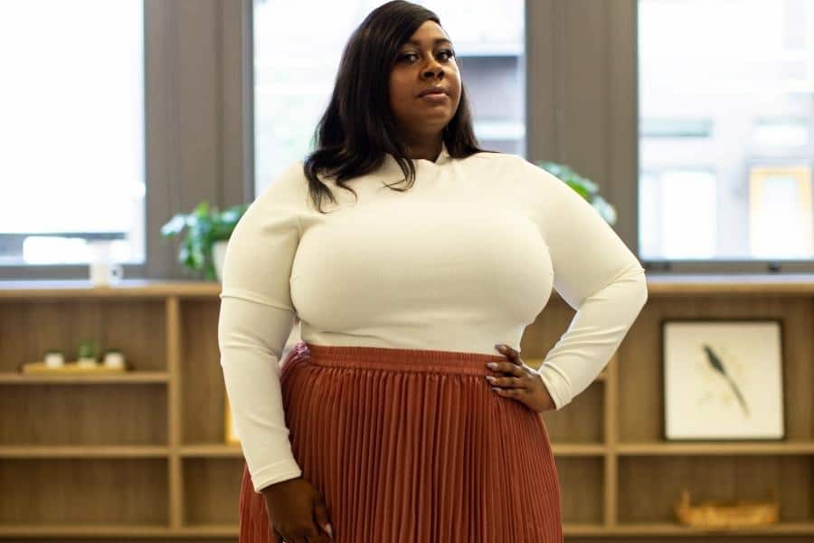 An image of a woman having a busty body